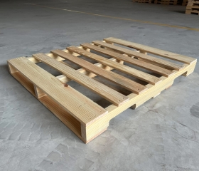 Pallet Gỗ Thông Đố Khuyết Xuất Khẩu 1mx1m